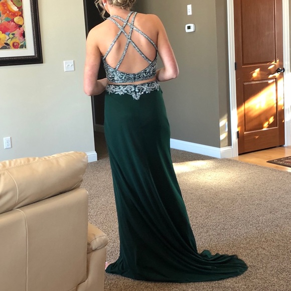 Emerald green prom dress - Picture 3 of 4